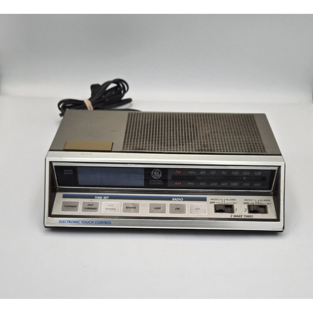 Vintage GE General Electric FM/AM Dual Alarm Digital Clock Radio 7-4663A Working